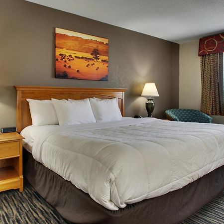 Everspring Inn & Suites Oskaloosa Екстериор снимка