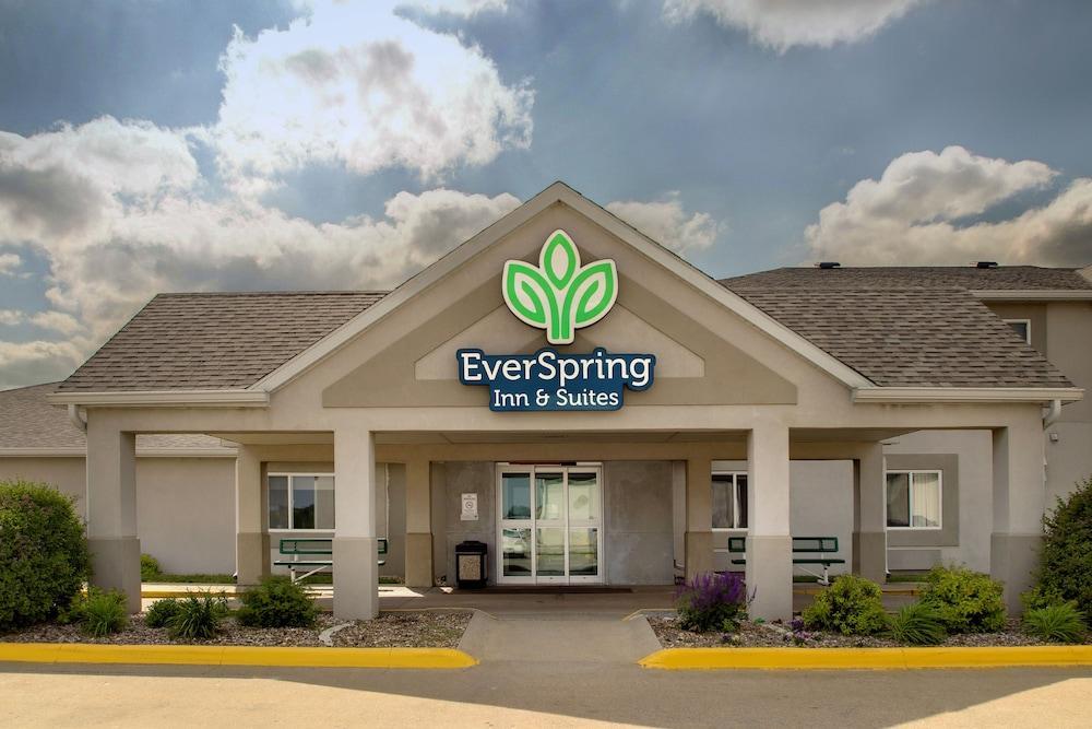 Everspring Inn & Suites Oskaloosa Екстериор снимка