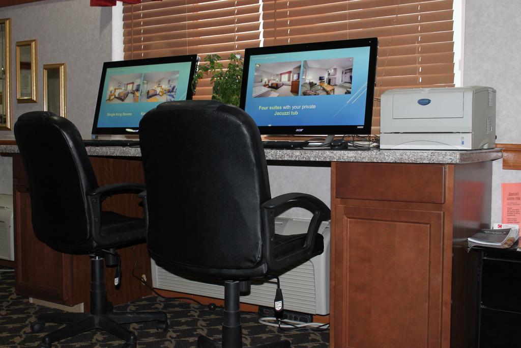 Everspring Inn & Suites Oskaloosa Екстериор снимка