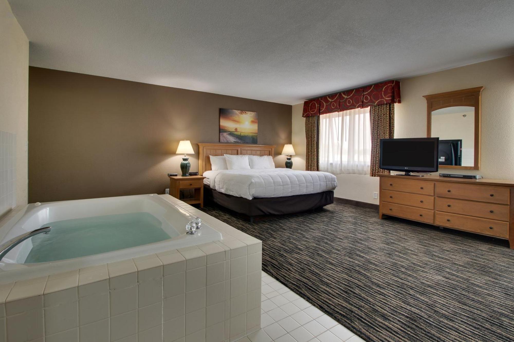 Everspring Inn & Suites Oskaloosa Екстериор снимка