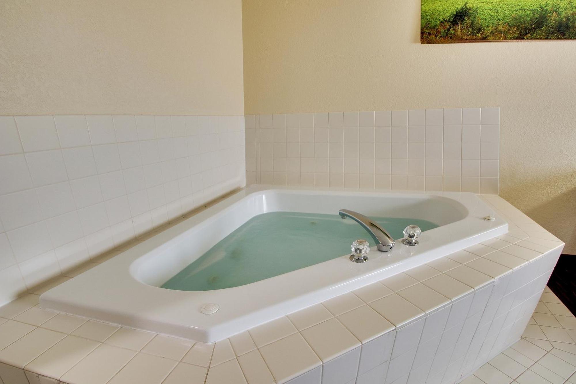Everspring Inn & Suites Oskaloosa Екстериор снимка