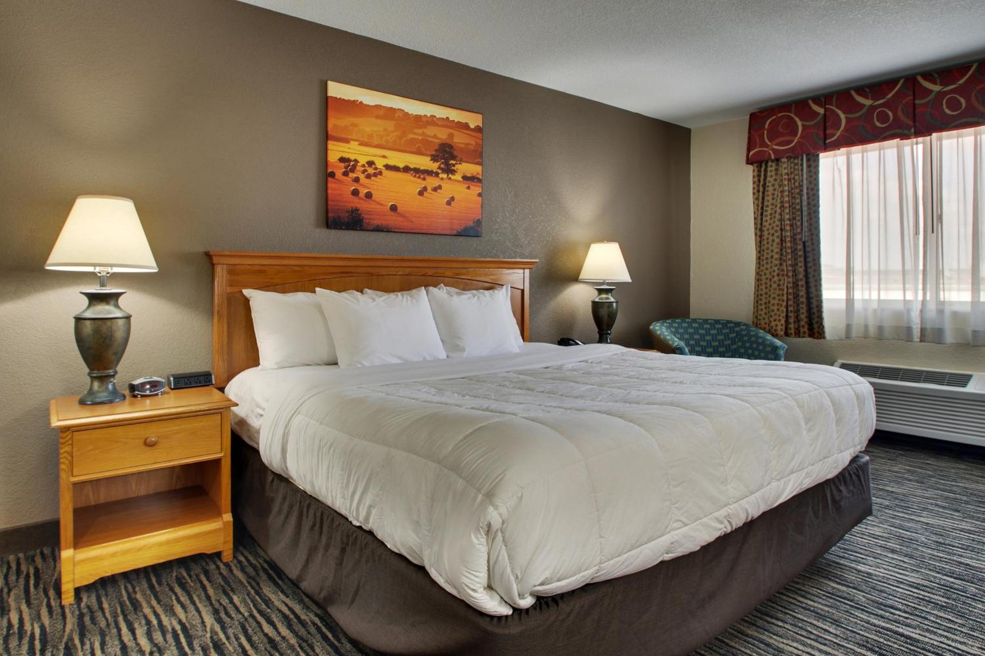 Everspring Inn & Suites Oskaloosa Екстериор снимка