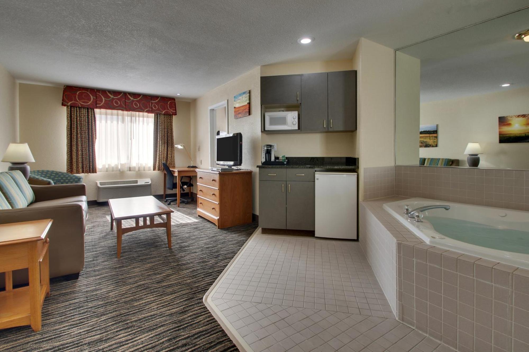 Everspring Inn & Suites Oskaloosa Екстериор снимка
