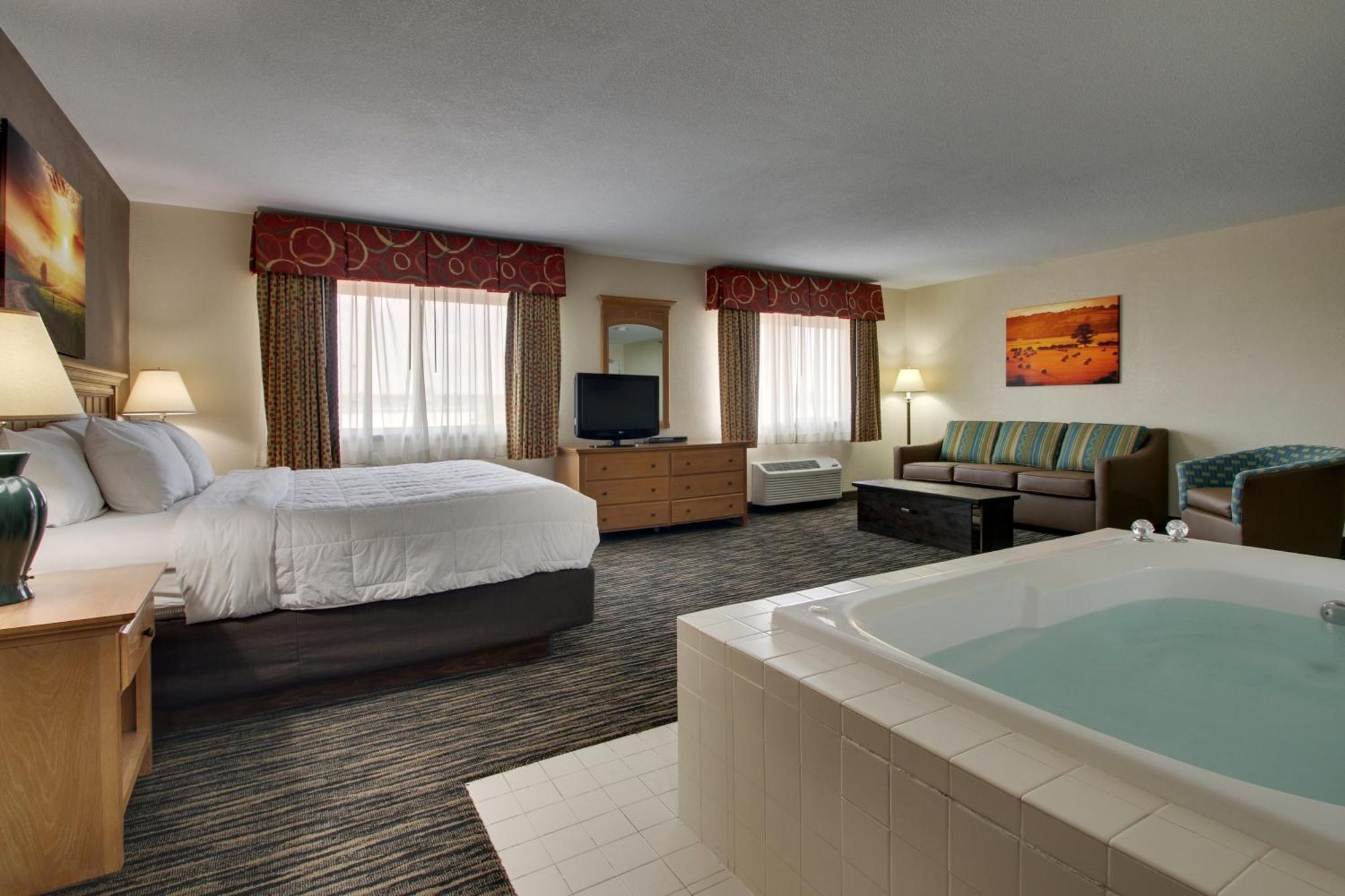 Everspring Inn & Suites Oskaloosa Екстериор снимка
