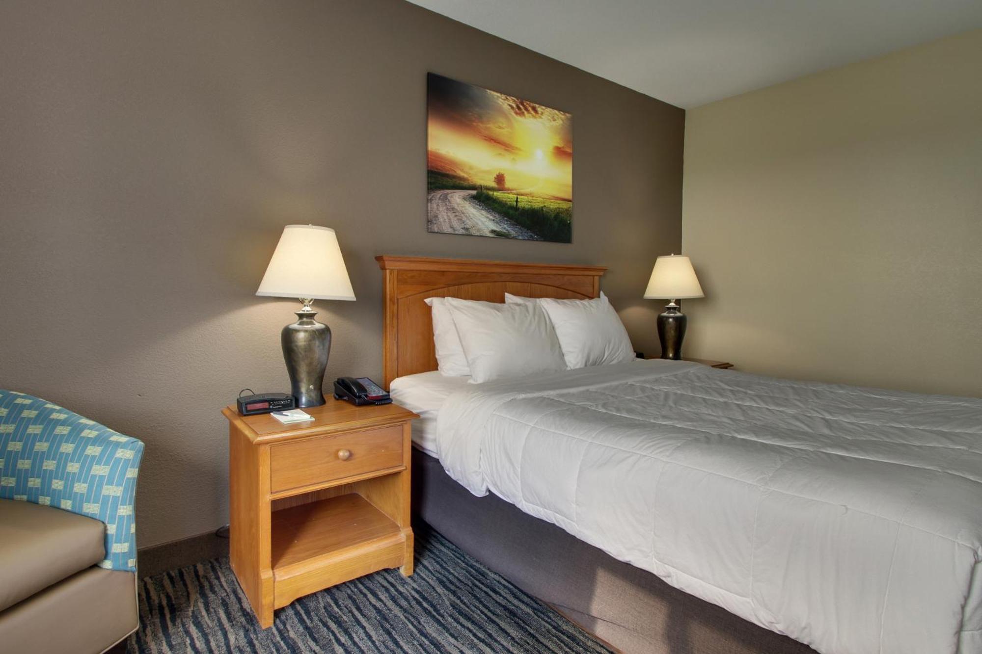 Everspring Inn & Suites Oskaloosa Екстериор снимка