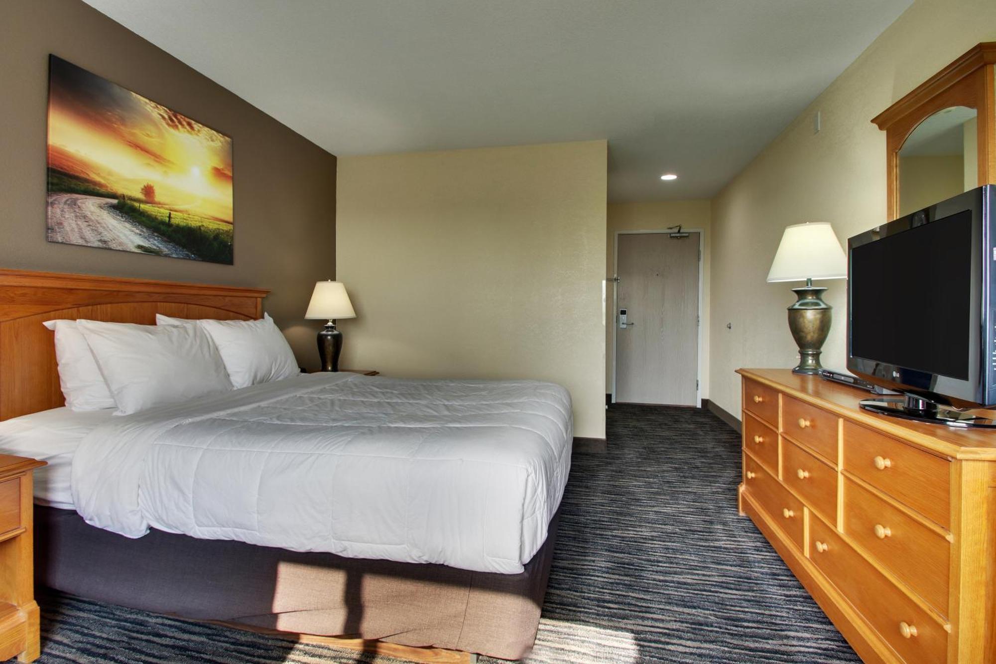 Everspring Inn & Suites Oskaloosa Екстериор снимка