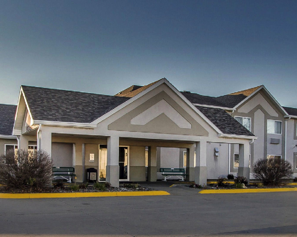 Everspring Inn & Suites Oskaloosa Екстериор снимка