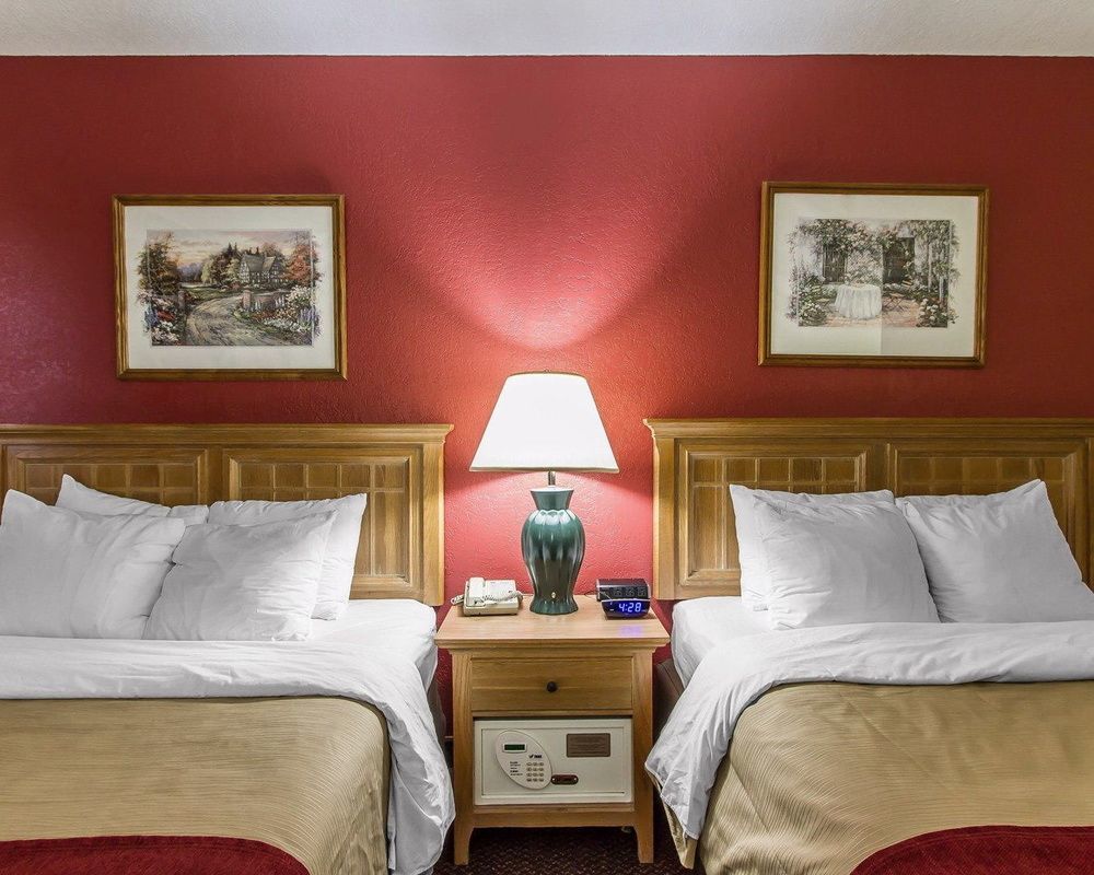Everspring Inn & Suites Oskaloosa Екстериор снимка