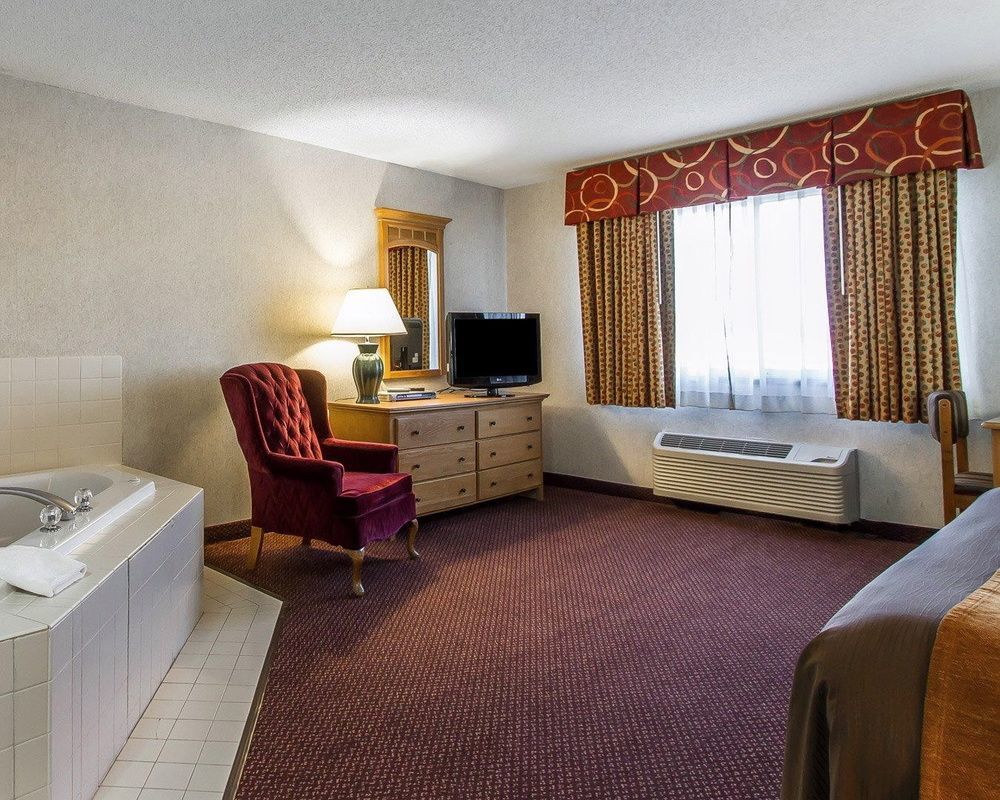 Everspring Inn & Suites Oskaloosa Екстериор снимка