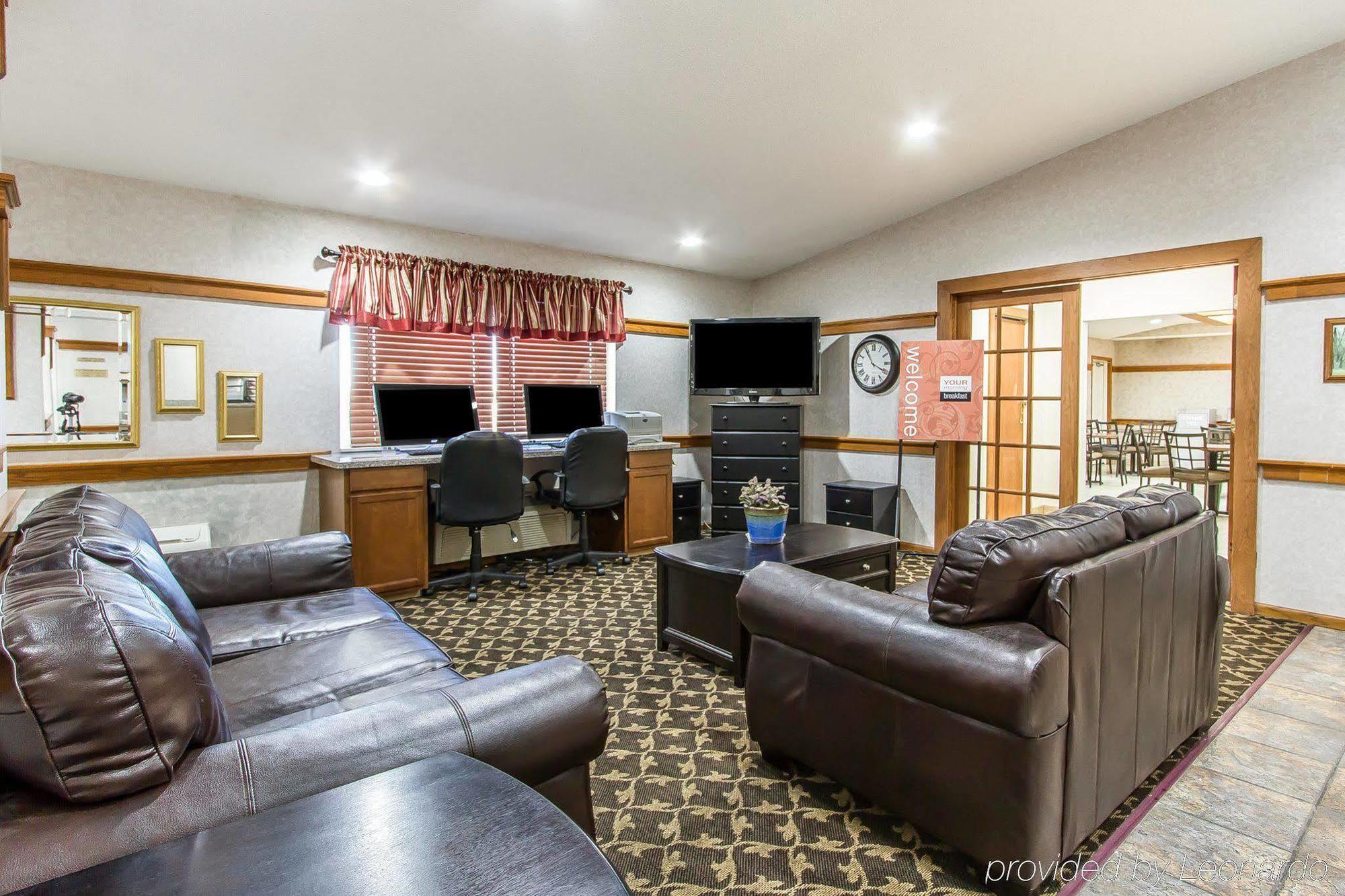 Everspring Inn & Suites Oskaloosa Екстериор снимка
