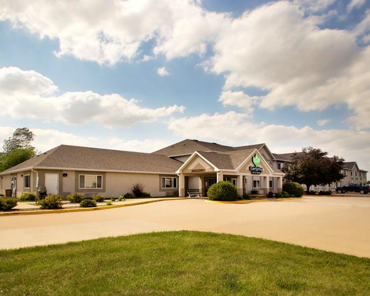 Everspring Inn & Suites Oskaloosa Екстериор снимка