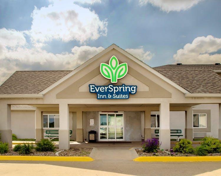 Everspring Inn & Suites Oskaloosa Екстериор снимка