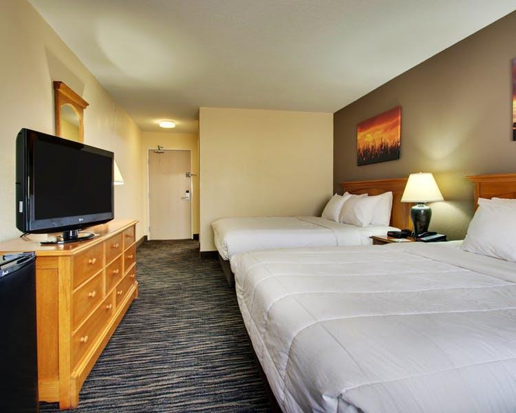 Everspring Inn & Suites Oskaloosa Екстериор снимка