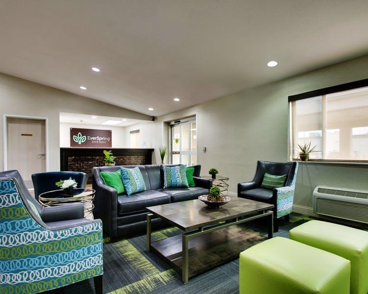 Everspring Inn & Suites Oskaloosa Екстериор снимка