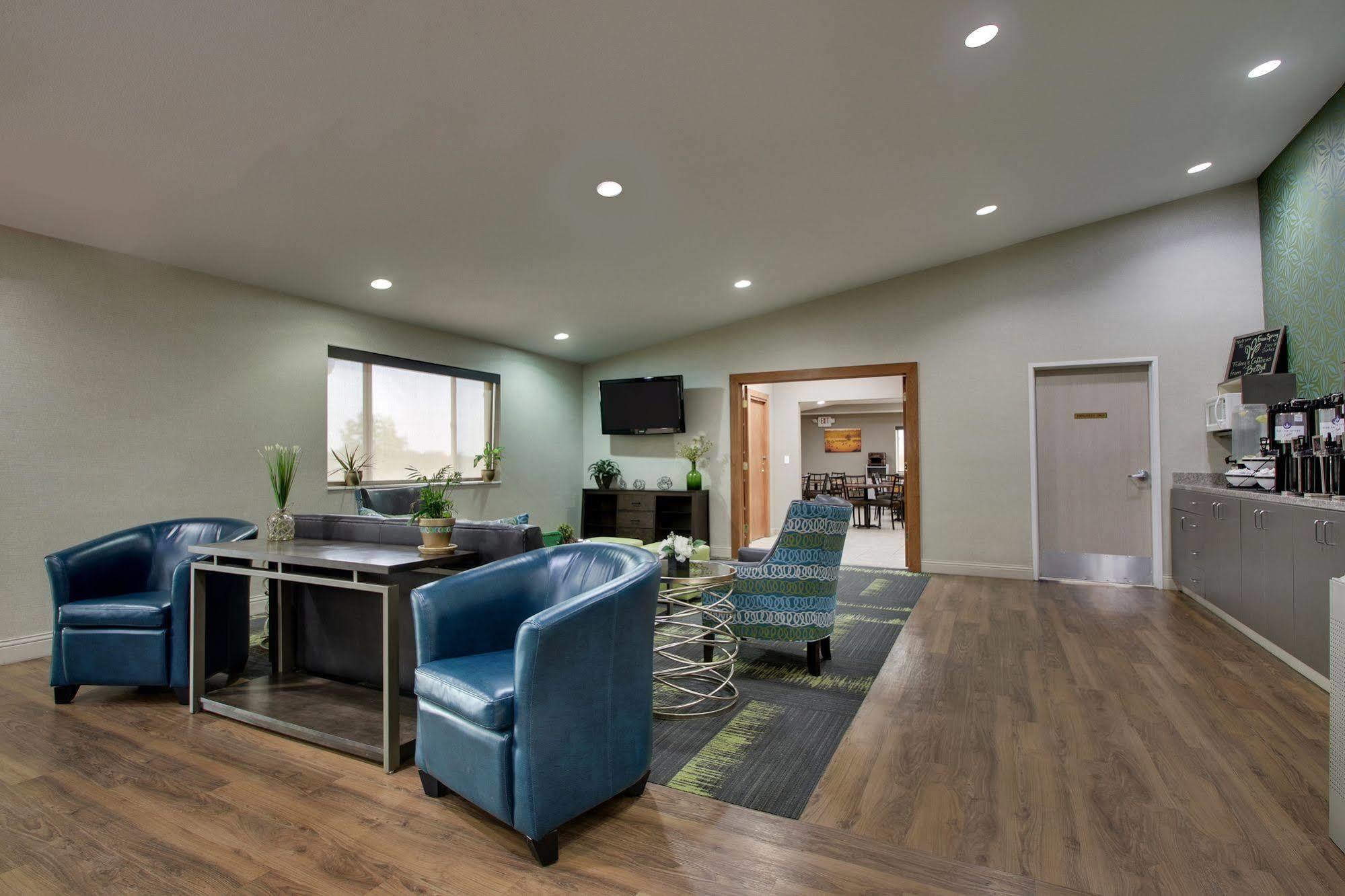 Everspring Inn & Suites Oskaloosa Екстериор снимка