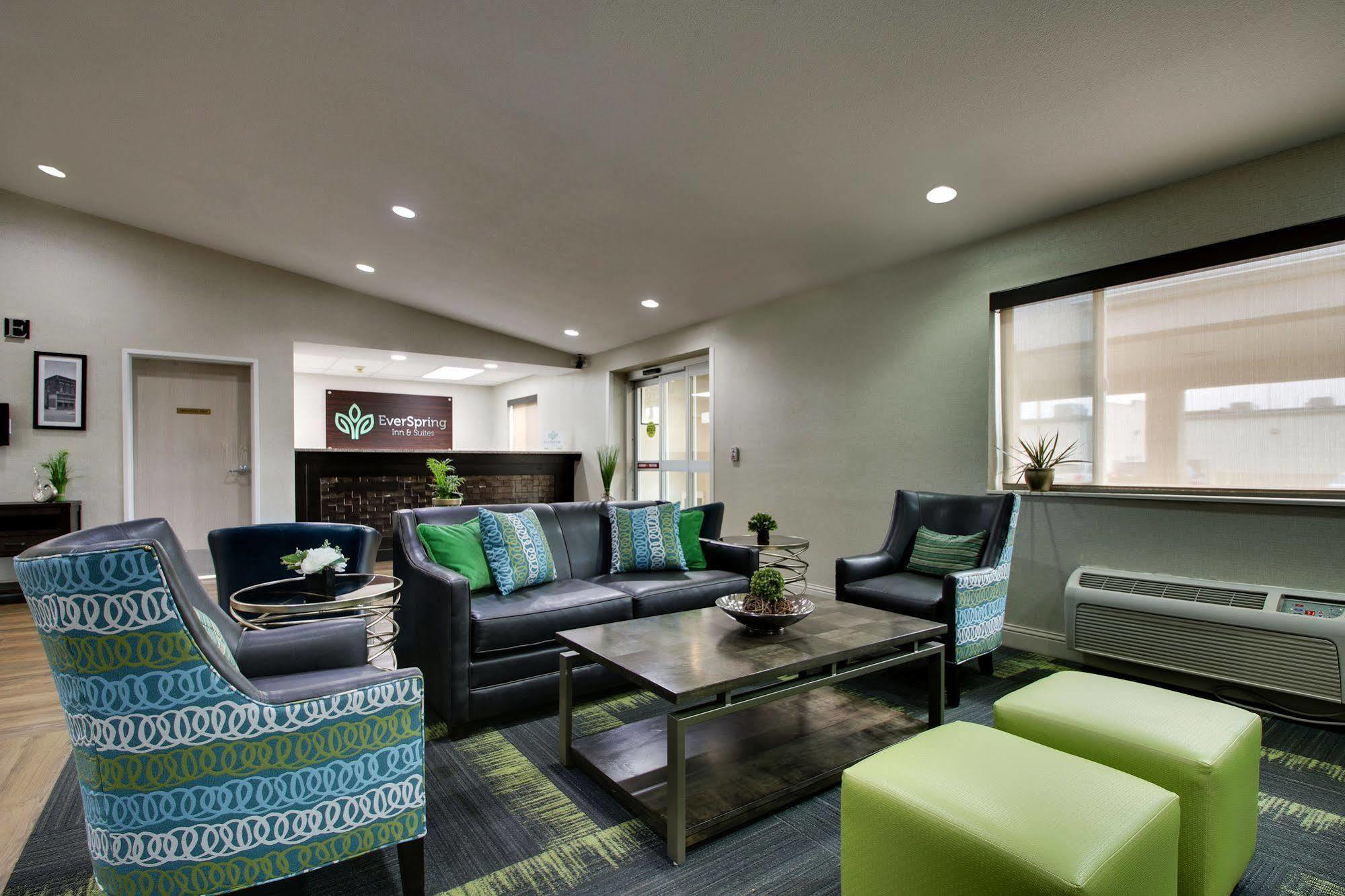 Everspring Inn & Suites Oskaloosa Екстериор снимка