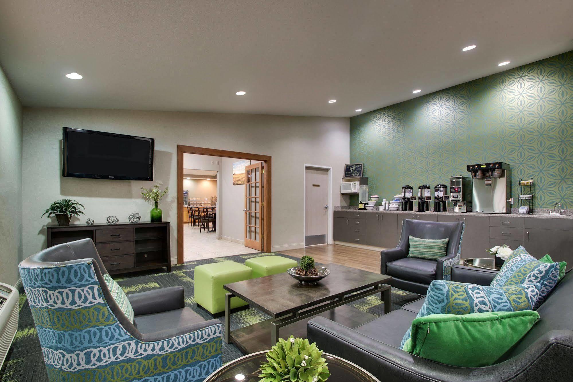 Everspring Inn & Suites Oskaloosa Екстериор снимка