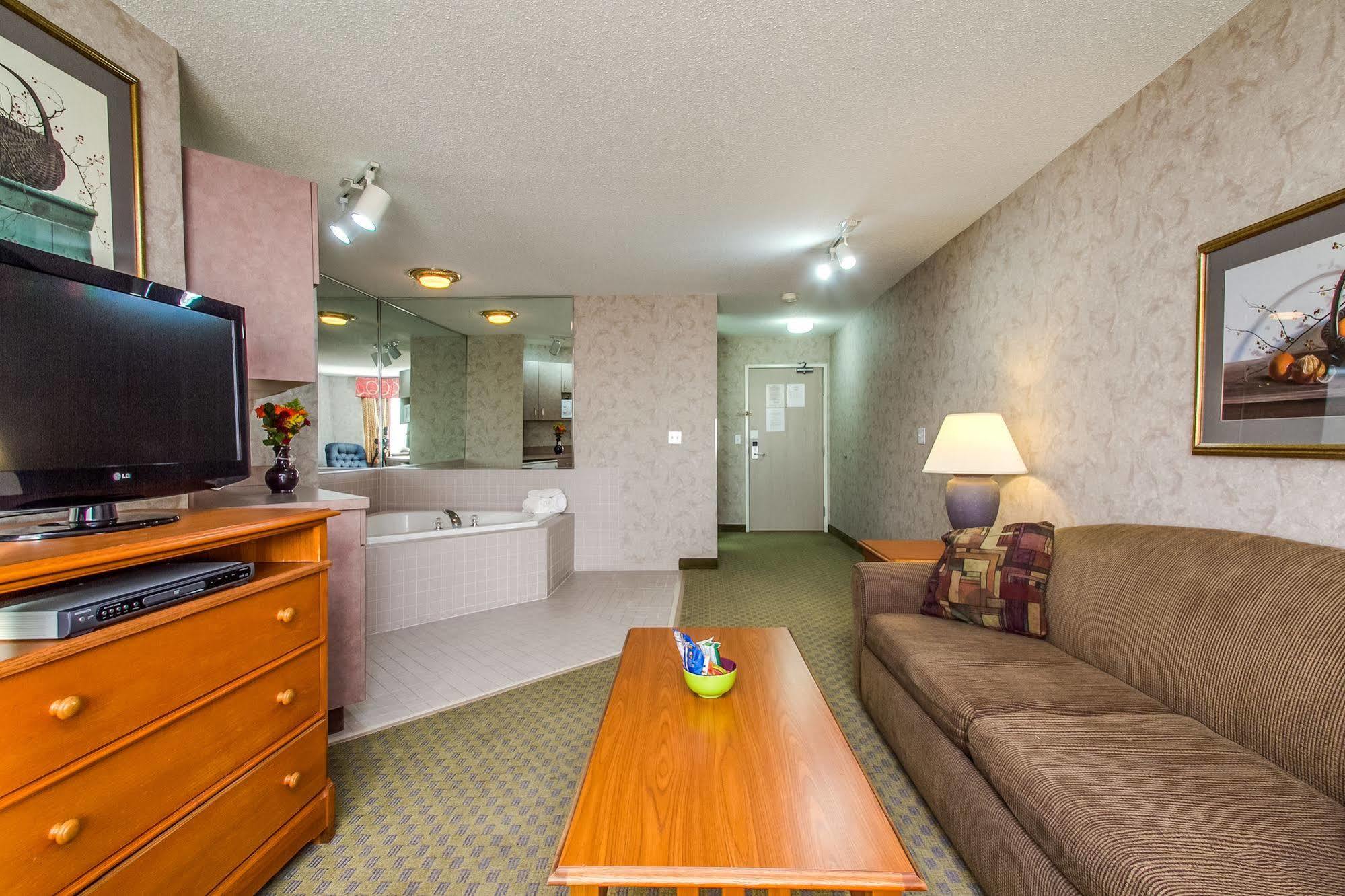 Everspring Inn & Suites Oskaloosa Екстериор снимка