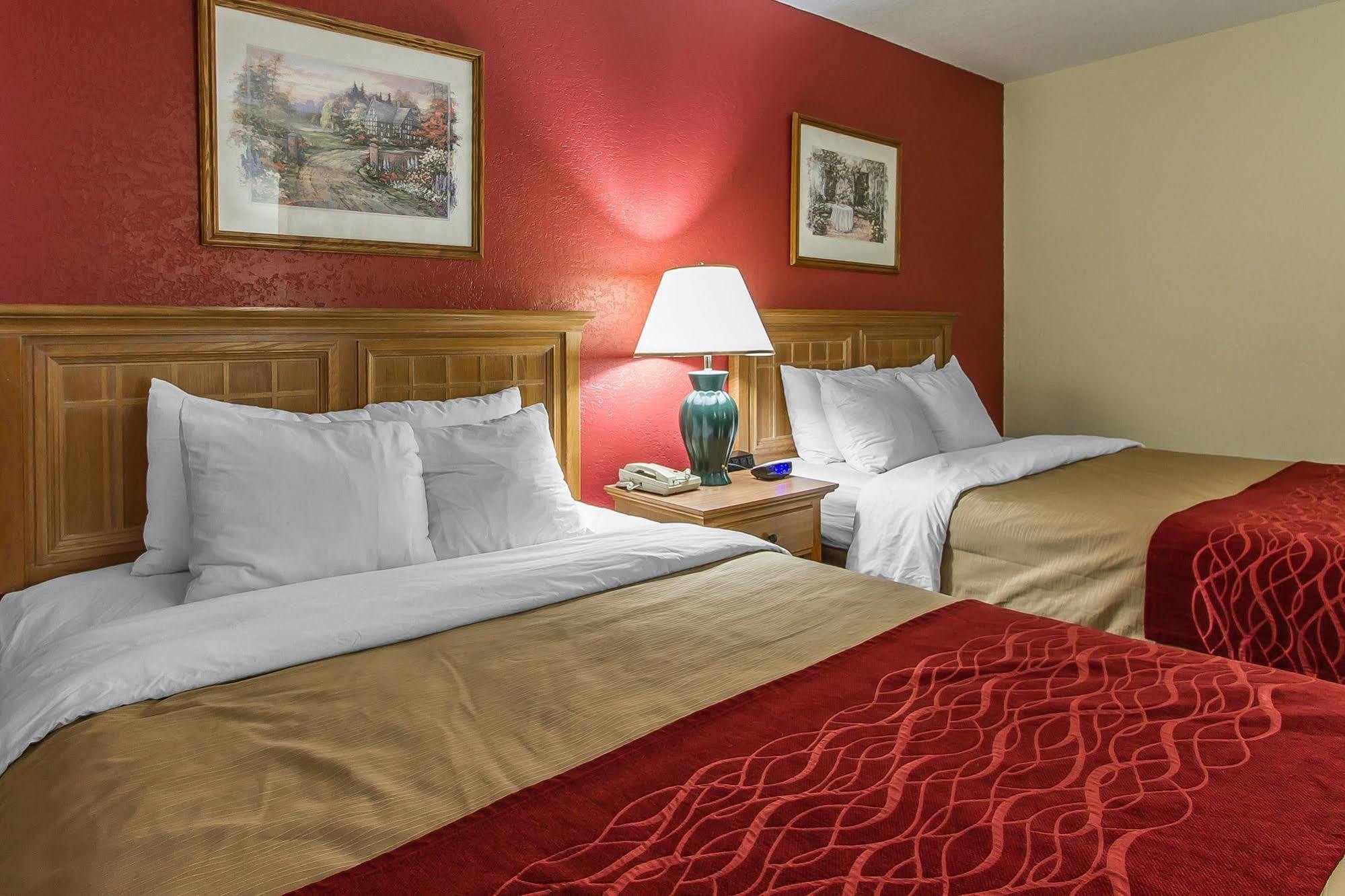 Everspring Inn & Suites Oskaloosa Екстериор снимка