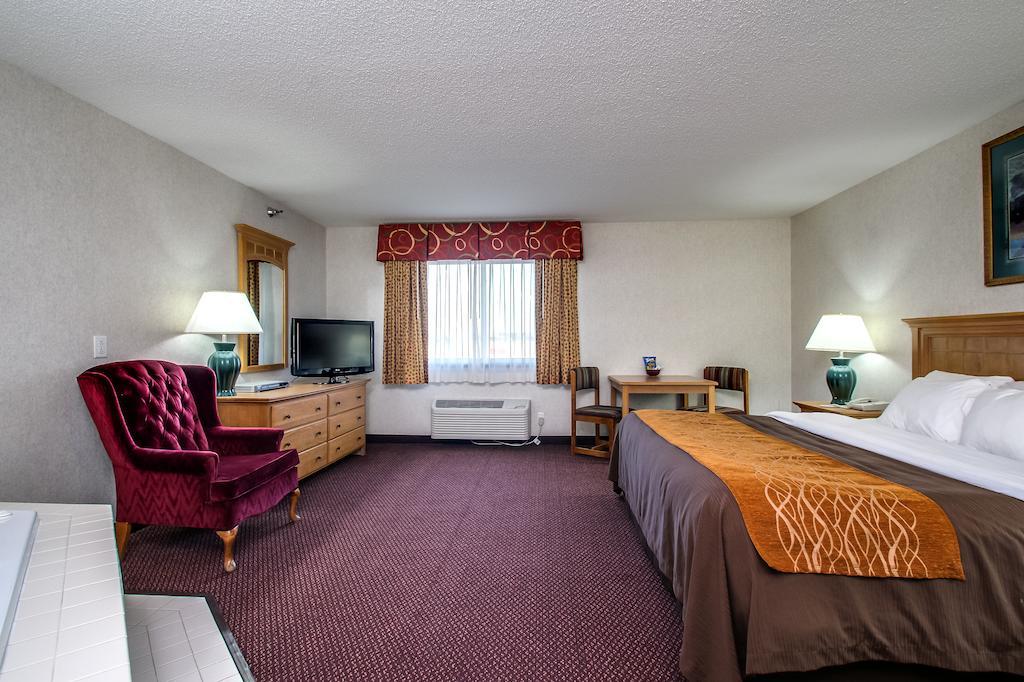 Everspring Inn & Suites Oskaloosa Екстериор снимка