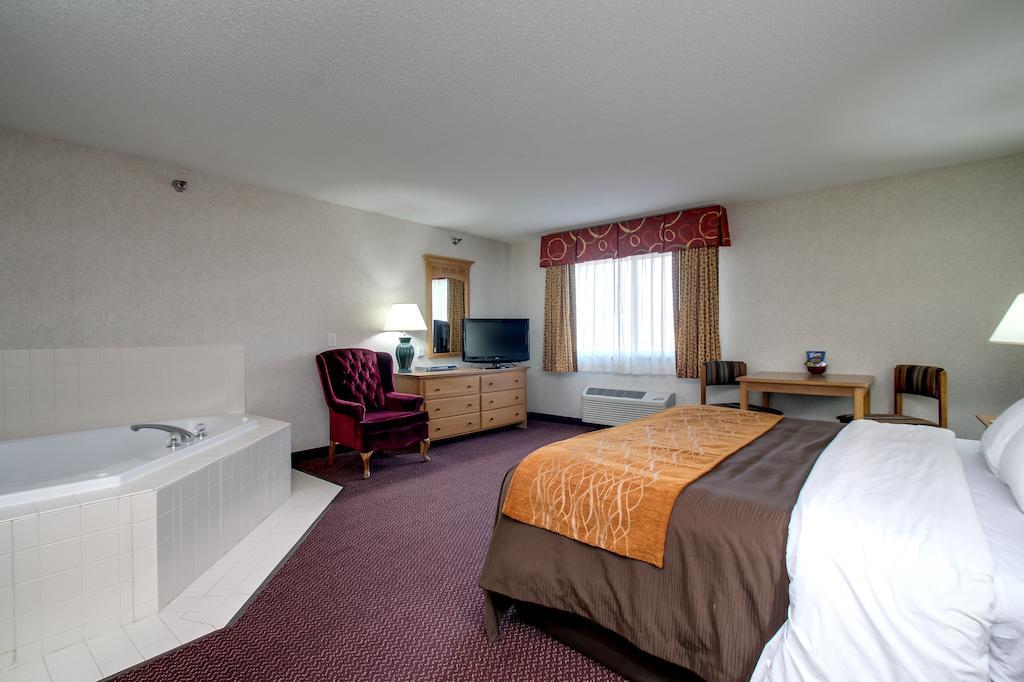 Everspring Inn & Suites Oskaloosa Екстериор снимка
